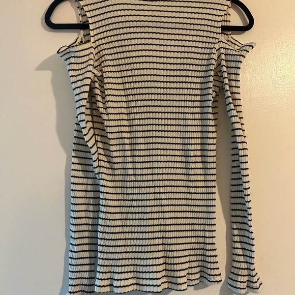 Monroe V-Neck Rib Cut Out Long Sleeve - Picture 7 of 8